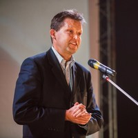 Drs. Éd Overes